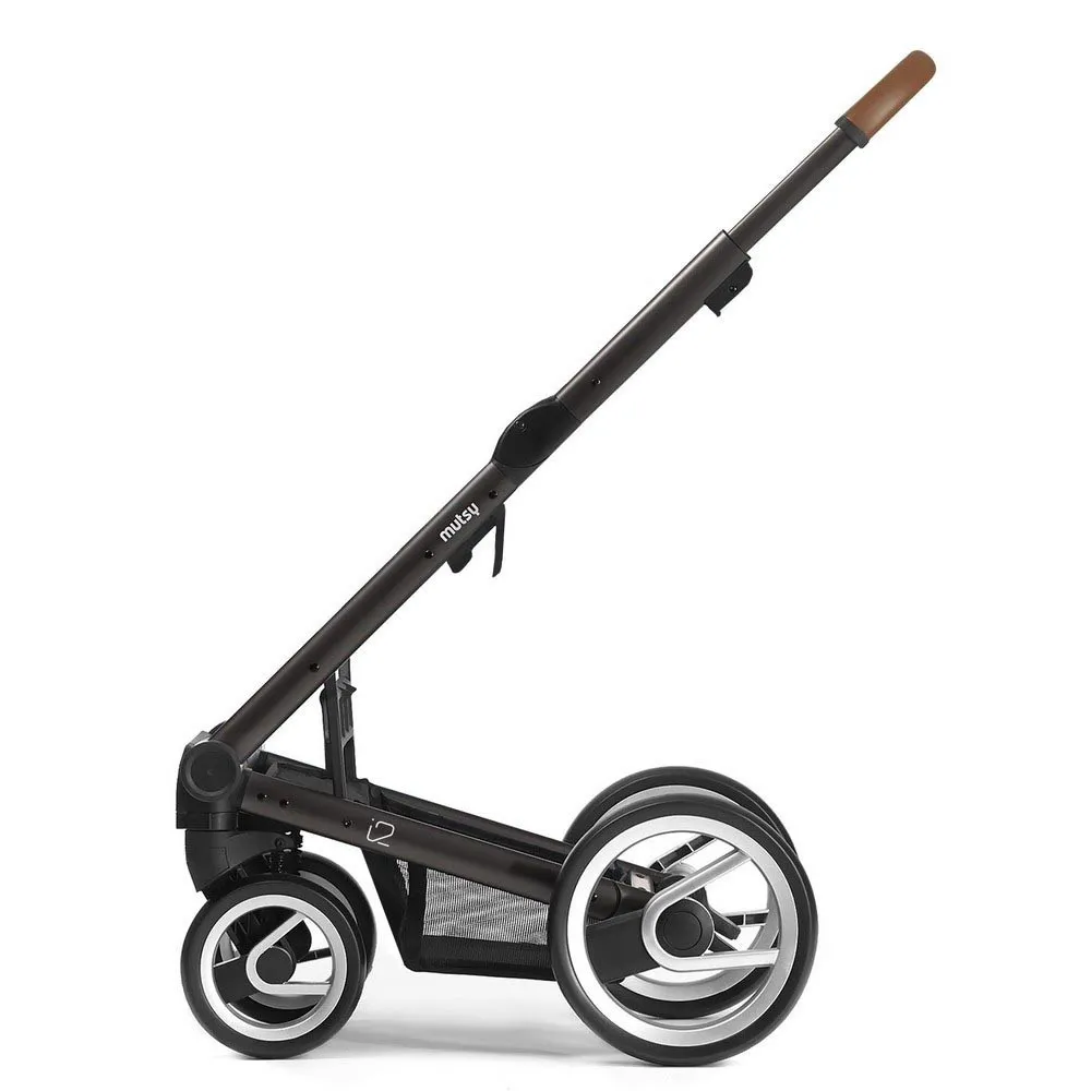 https://www.roshko.bg/media/catalog/product/cache/1/image/9df78eab33525d08d6e5fb8d27136e95/m/u/Mutsy i2 шаси за детска количка с непомпащи се гуми Urban Nomad, Pure, Heritage Black Brown 2018.webp