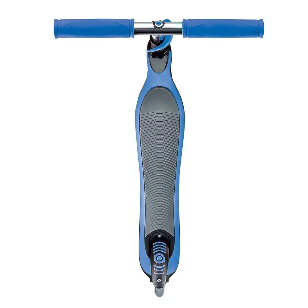 https://www.roshko.bg/media/catalog/product/cache/1/image/9df78eab33525d08d6e5fb8d27136e95/m/y/Globber My Too Flow 125 Lights Black-Navy Blue 472-100 2.webp