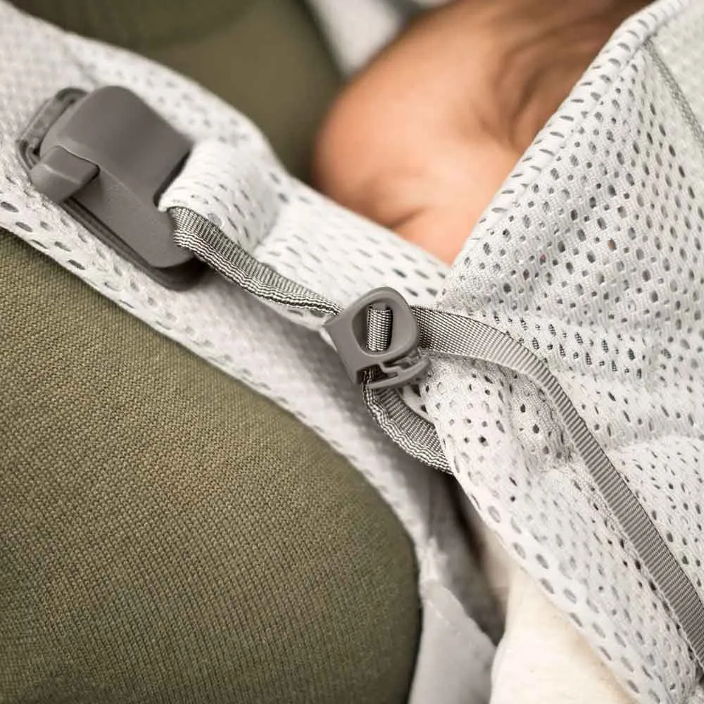 https://www.roshko.bg/media/catalog/product/cache/1/image/9df78eab33525d08d6e5fb8d27136e95/o/n/BabyBjorn Baby Carrier One Air ергономична раница - Anthracite 3D Mesh 2.webp