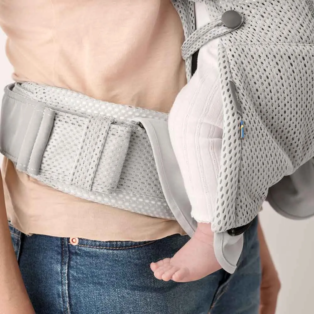 https://www.roshko.bg/media/catalog/product/cache/1/image/9df78eab33525d08d6e5fb8d27136e95/o/n/BabyBjorn Baby Carrier One Air ергономична раница - Anthracite 3D Mesh 3.webp