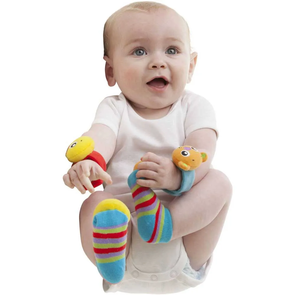https://www.roshko.bg/media/catalog/product/cache/1/image/9df78eab33525d08d6e5fb8d27136e95/p/l/Playgro комплект дрънкалки гривни и чорапки PG-0336 4.webp