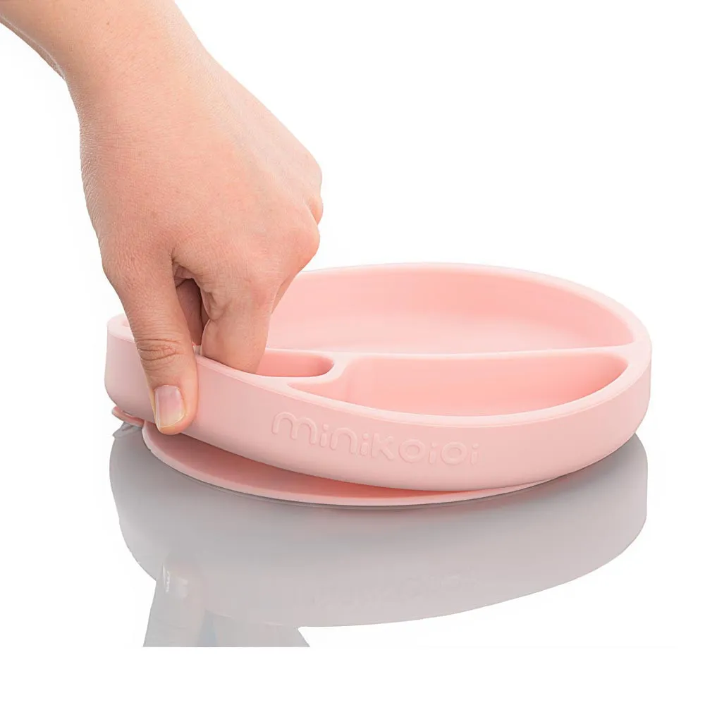 https://www.roshko.bg/media/catalog/product/cache/1/image/9df78eab33525d08d6e5fb8d27136e95/p/o/Minikoioi Portions силиконова чиния с вакуум - Pink 4.webp