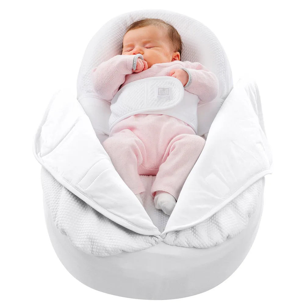 https://www.roshko.bg/media/catalog/product/cache/1/image/9df78eab33525d08d6e5fb8d27136e95/r/e/Red Castle CocoonaCover за CocoonaBaby Nest - памучно одеяло бяло.webp
