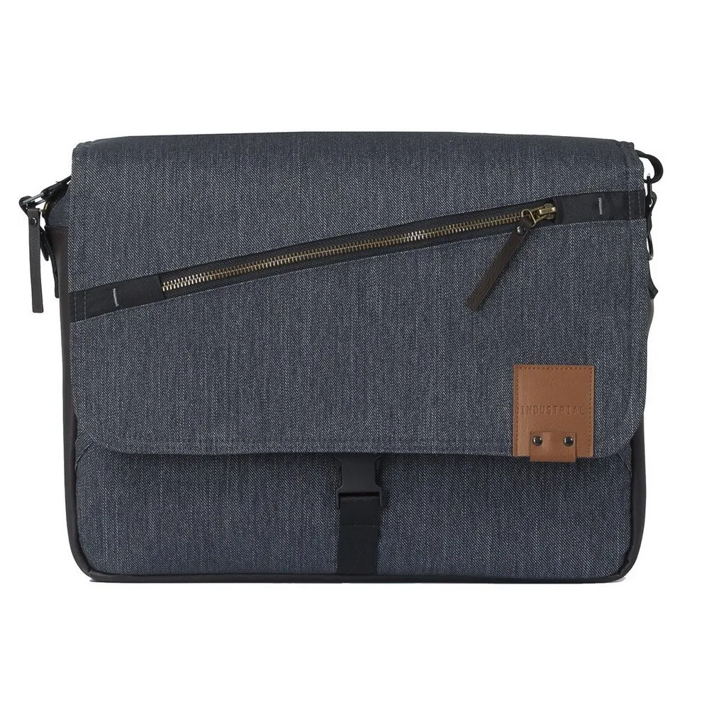 https://www.roshko.bg/media/catalog/product/cache/1/image/9df78eab33525d08d6e5fb8d27136e95/r/o/Mutsy Чанта за количка Evo Industrial Rock 2017.webp