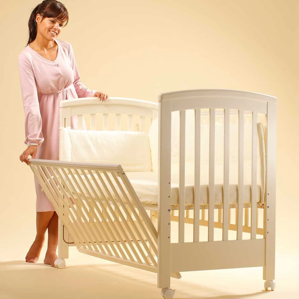 https://www.roshko.bg/media/catalog/product/cache/1/image/9df78eab33525d08d6e5fb8d27136e95/s/a/Satler LIP Julia бебешка кошара бяла - 300470 3.webp