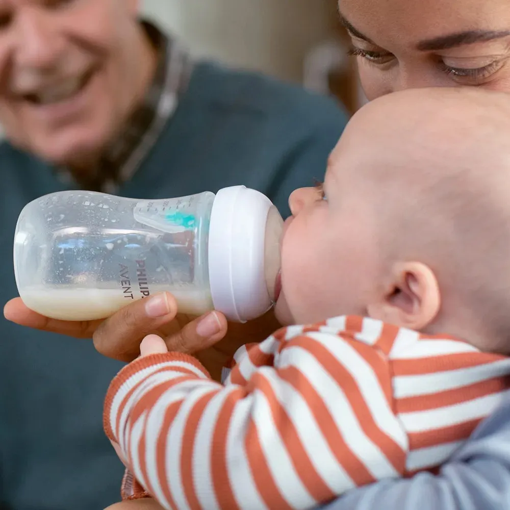 https://www.roshko.bg/media/catalog/product/cache/1/image/9df78eab33525d08d6e5fb8d27136e95/s/c/Philips AVENT Шише за хранене Natural Response с клапа AirFree 260 мл.webp