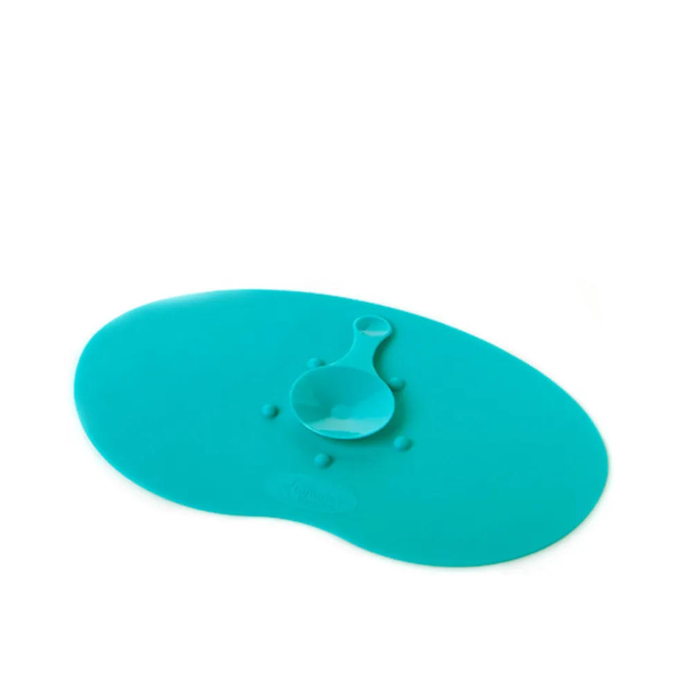 https://www.roshko.bg/media/catalog/product/cache/1/image/9df78eab33525d08d6e5fb8d27136e95/s/i/Tommee Tippee Вълшебна подложка за хранене Magic Mat 7m+ синя.webp
