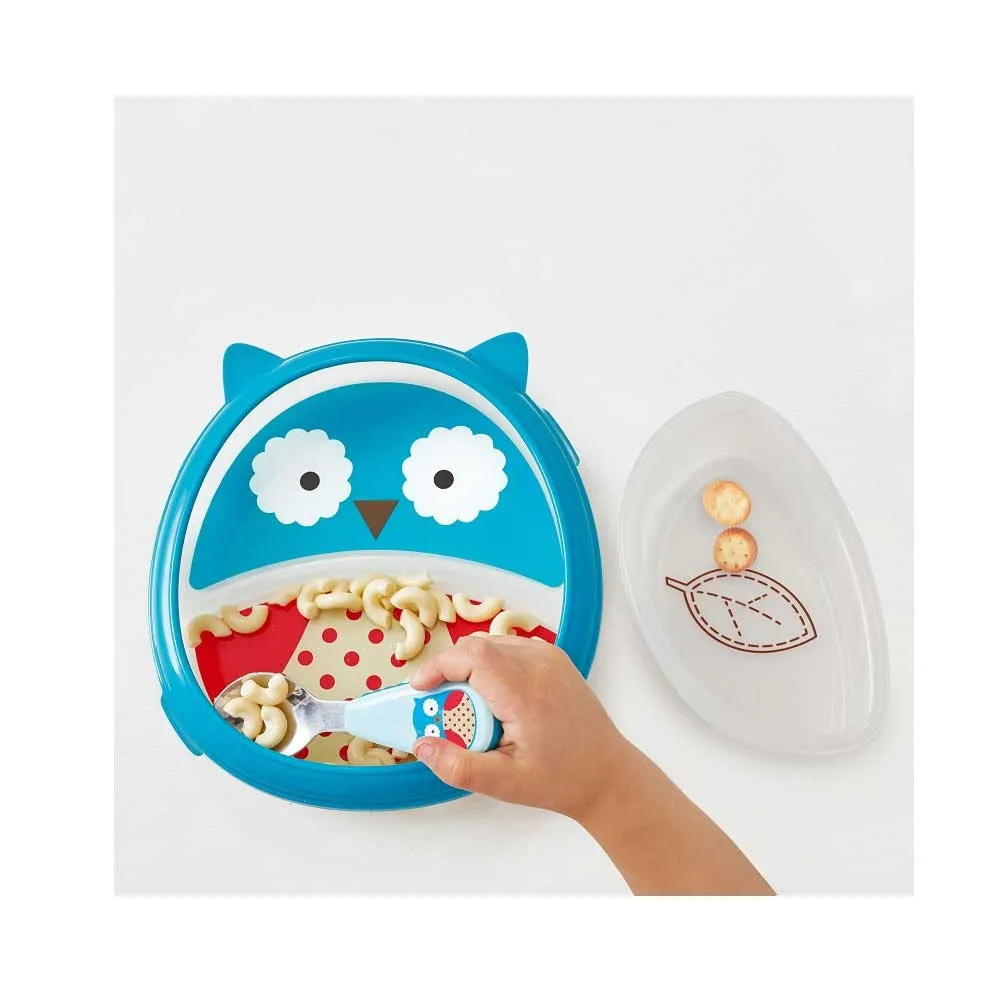 https://www.roshko.bg/media/catalog/product/cache/1/image/9df78eab33525d08d6e5fb8d27136e95/s/k/Skip Hop комплект чиния и купа 252226 Бухалчето Отис Skip Hop Zoo Smart Serve Plate & Bowl 4.webp