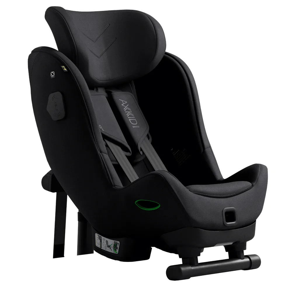 https://www.roshko.bg/media/catalog/product/cache/1/image/9df78eab33525d08d6e5fb8d27136e95/s/t/ за кола Axkid Minikid 4 Max, от 6 месеца до 7 години - Coastal Storm Black.webp