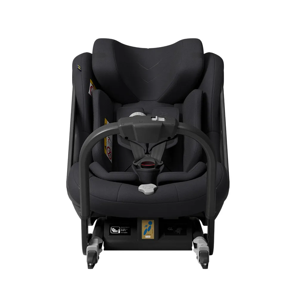 https://www.roshko.bg/media/catalog/product/cache/1/image/9df78eab33525d08d6e5fb8d27136e95/s/t/ за кола Axkid One 3, от 6 месеца до 7 години - Coastal Storm Black.webp