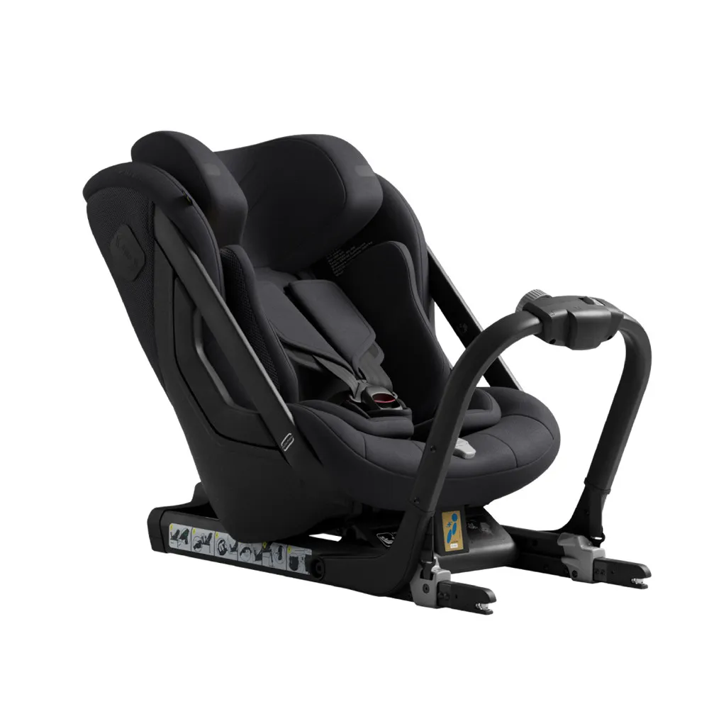 https://www.roshko.bg/media/catalog/product/cache/1/image/9df78eab33525d08d6e5fb8d27136e95/s/t/ за кола Axkid One 3, от 6 месеца до 7 години - Coastal Storm Black.webp