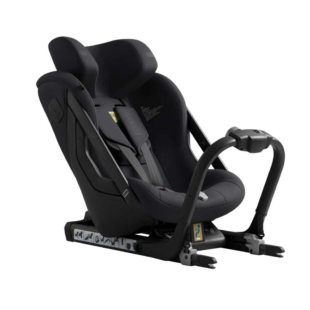 https://www.roshko.bg/media/catalog/product/cache/1/image/9df78eab33525d08d6e5fb8d27136e95/s/t/ за кола Axkid One 3, от 6 месеца до 7 години - Coastal Storm Black.webp