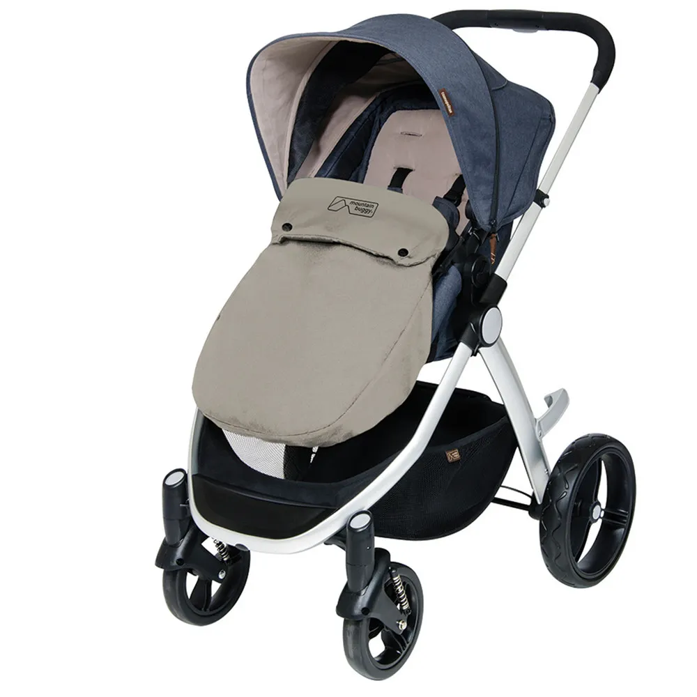 https://www.roshko.bg/media/catalog/product/cache/1/image/9df78eab33525d08d6e5fb8d27136e95/s/t/Mountain Buggy покривало за крачета за количка Cosmopolitan.webp