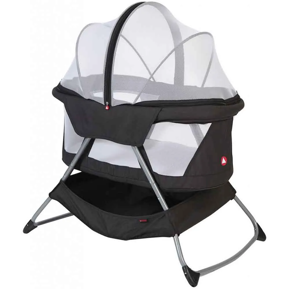 https://www.roshko.bg/media/catalog/product/cache/1/image/9df78eab33525d08d6e5fb8d27136e95/t/7/Topmark сгъваема кошара Sky II Crib in Travelbag black 1.webp