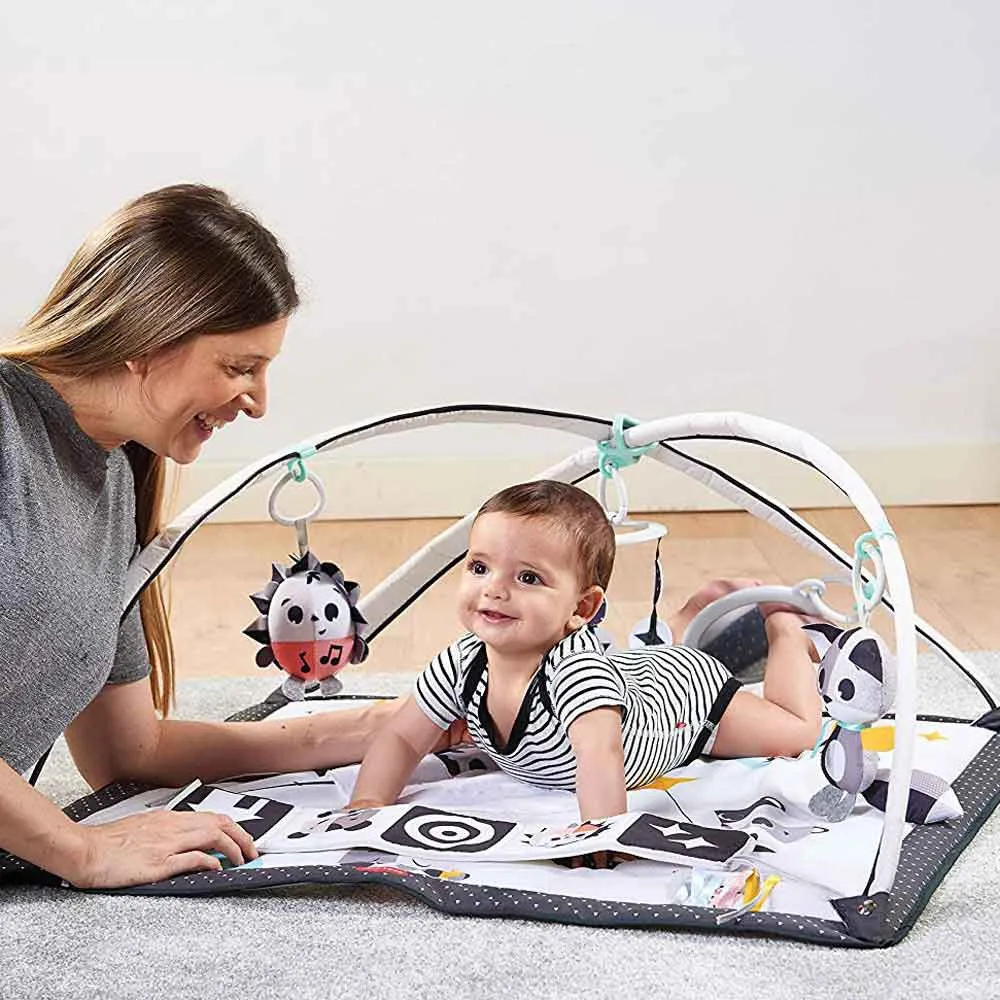 https://www.roshko.bg/media/catalog/product/cache/1/image/9df78eab33525d08d6e5fb8d27136e95/t/i/Tiny Love Black & White Gymini® Magical Tales активна гимнастика - 0м+ 2.webp