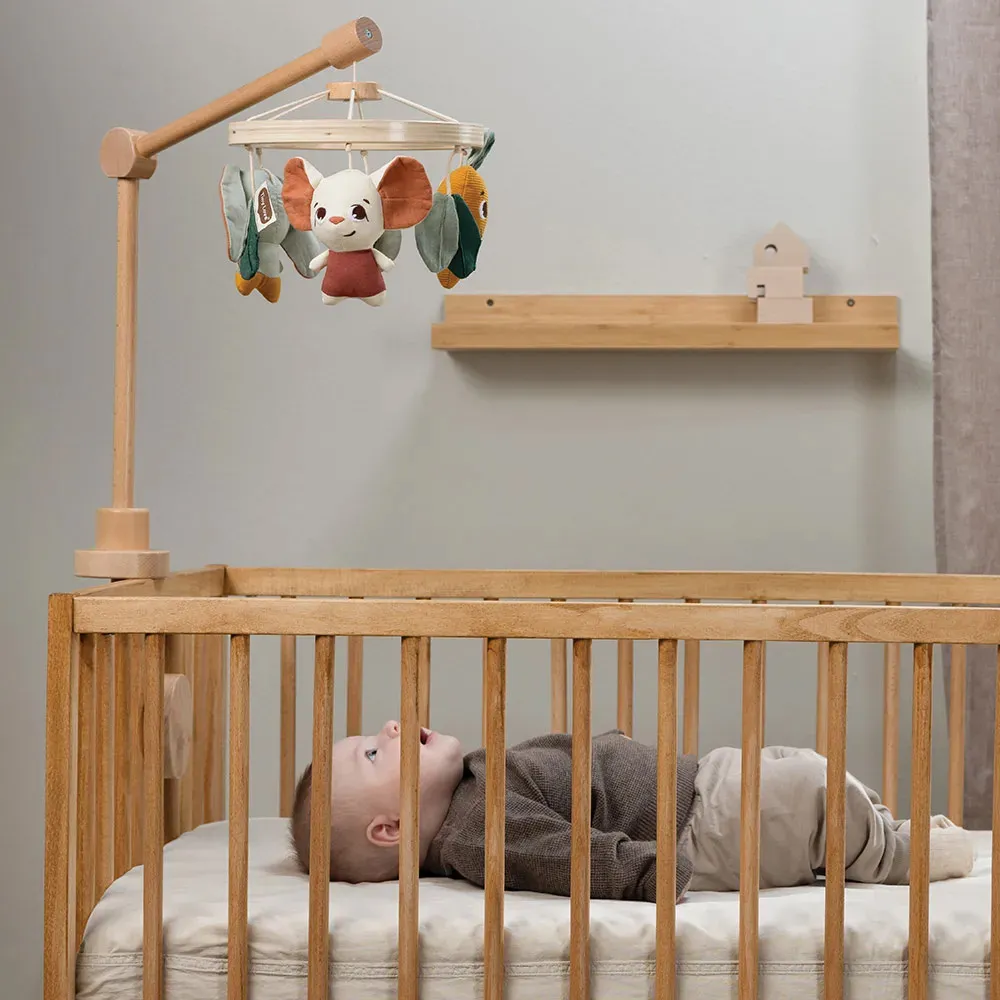 https://www.roshko.bg/media/catalog/product/cache/1/image/9df78eab33525d08d6e5fb8d27136e95/t/i/Tiny Love Еко Дървена въртележка Garden of Adventures.webp