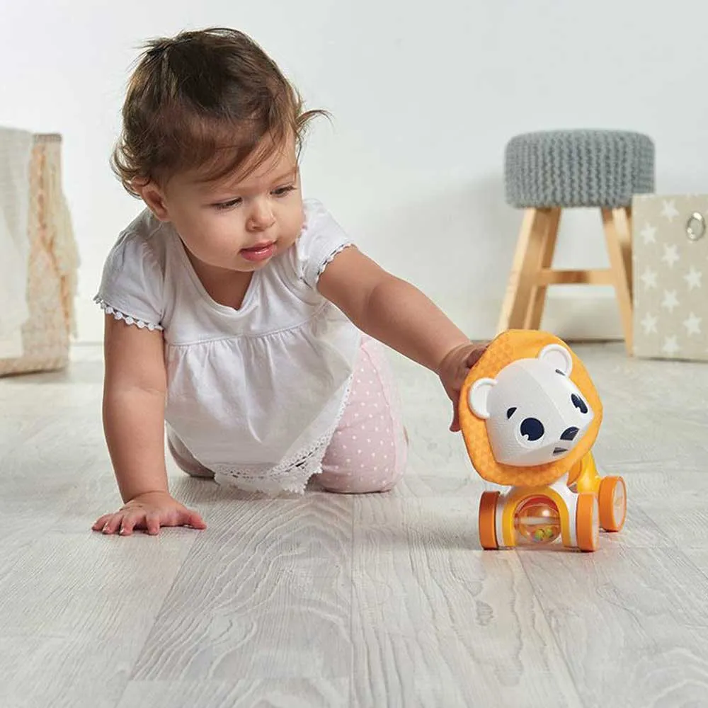https://www.roshko.bg/media/catalog/product/cache/1/image/9df78eab33525d08d6e5fb8d27136e95/t/i/Tiny Love Tiny Rolling Toy - Leonardo играчка "Малки търкулчета" - жълто лъвче 2.webp