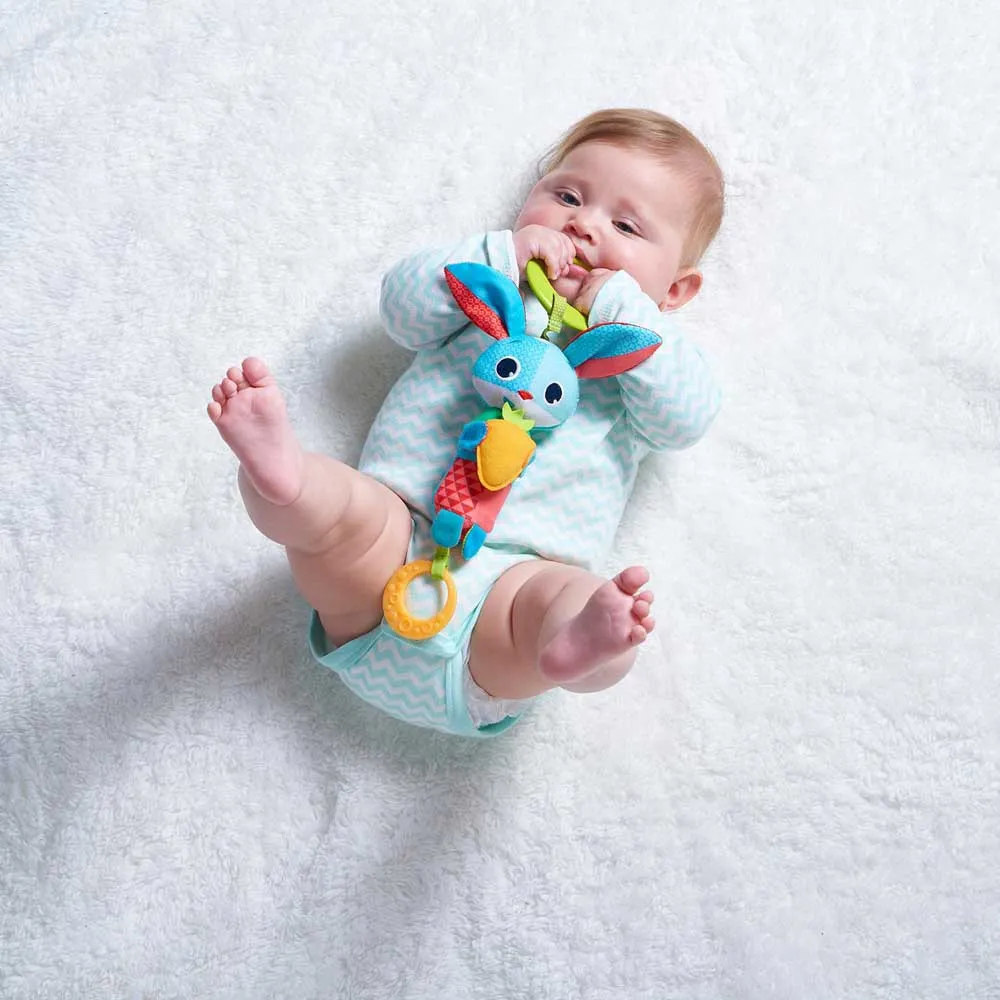 https://www.roshko.bg/media/catalog/product/cache/1/image/9df78eab33525d08d6e5fb8d27136e95/t/i/Tiny Love играчка за количка камбанка-зайчето Томас TL0644 3.webp