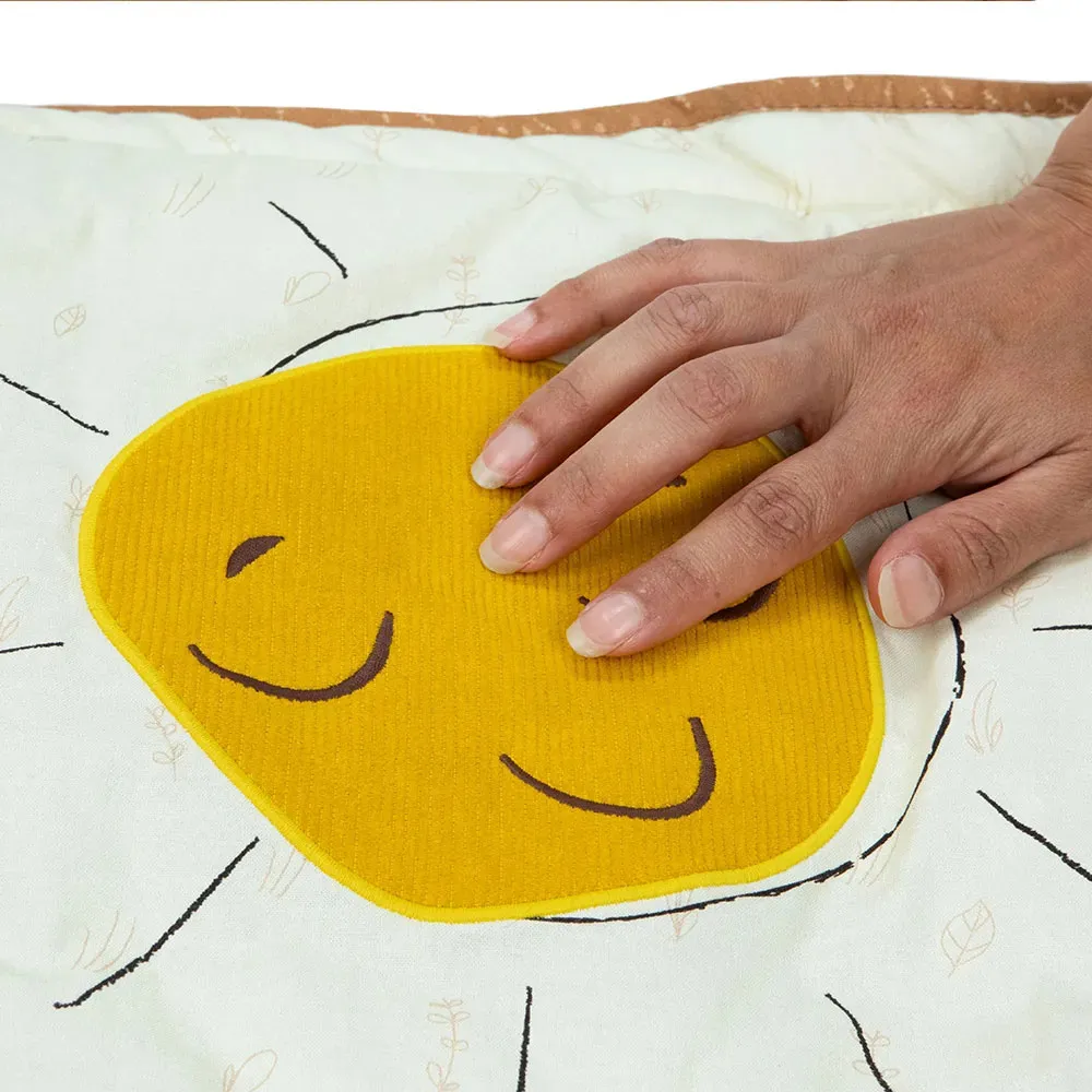 https://www.roshko.bg/media/catalog/product/cache/1/image/9df78eab33525d08d6e5fb8d27136e95/t/l/Tiny Love Меко, подплатено бебешко килимче за игра от серията Garden of Adventures.webp