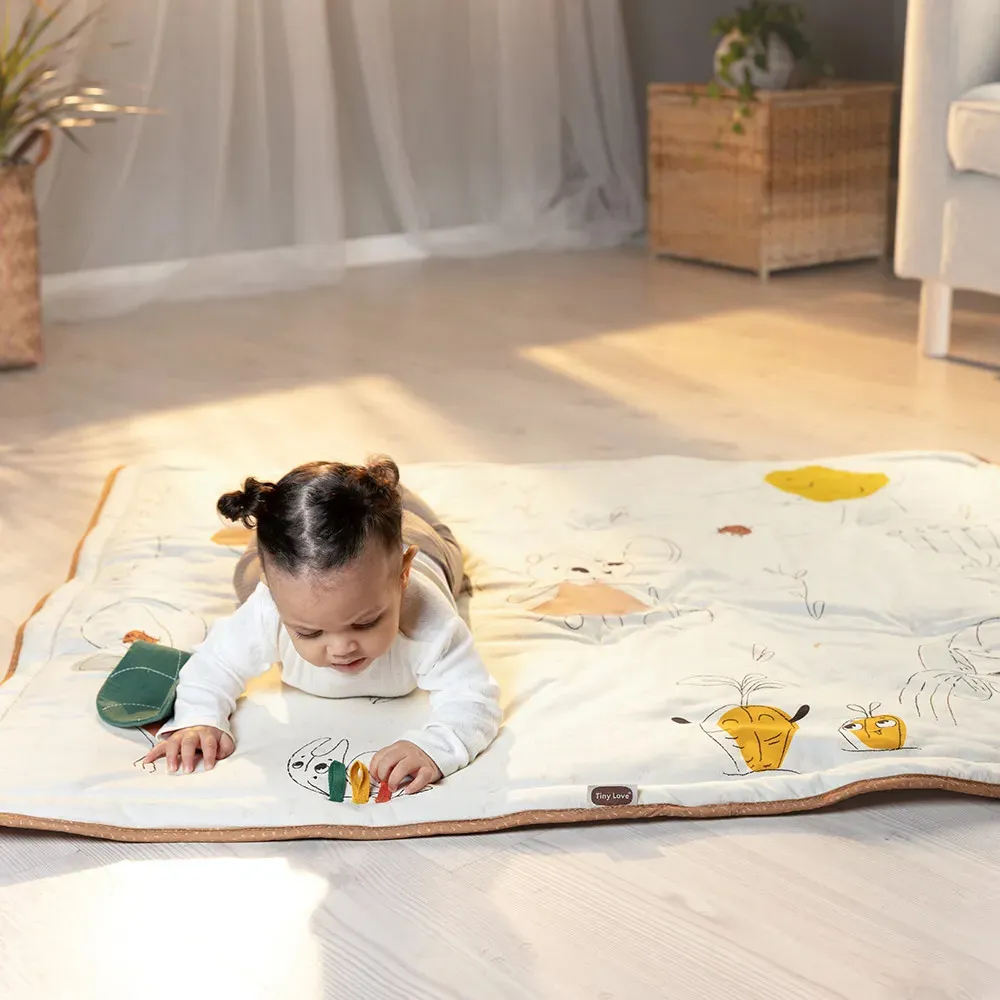 https://www.roshko.bg/media/catalog/product/cache/1/image/9df78eab33525d08d6e5fb8d27136e95/t/l/Tiny Love Меко, подплатено бебешко килимче за игра от серията Garden of Adventures.webp
