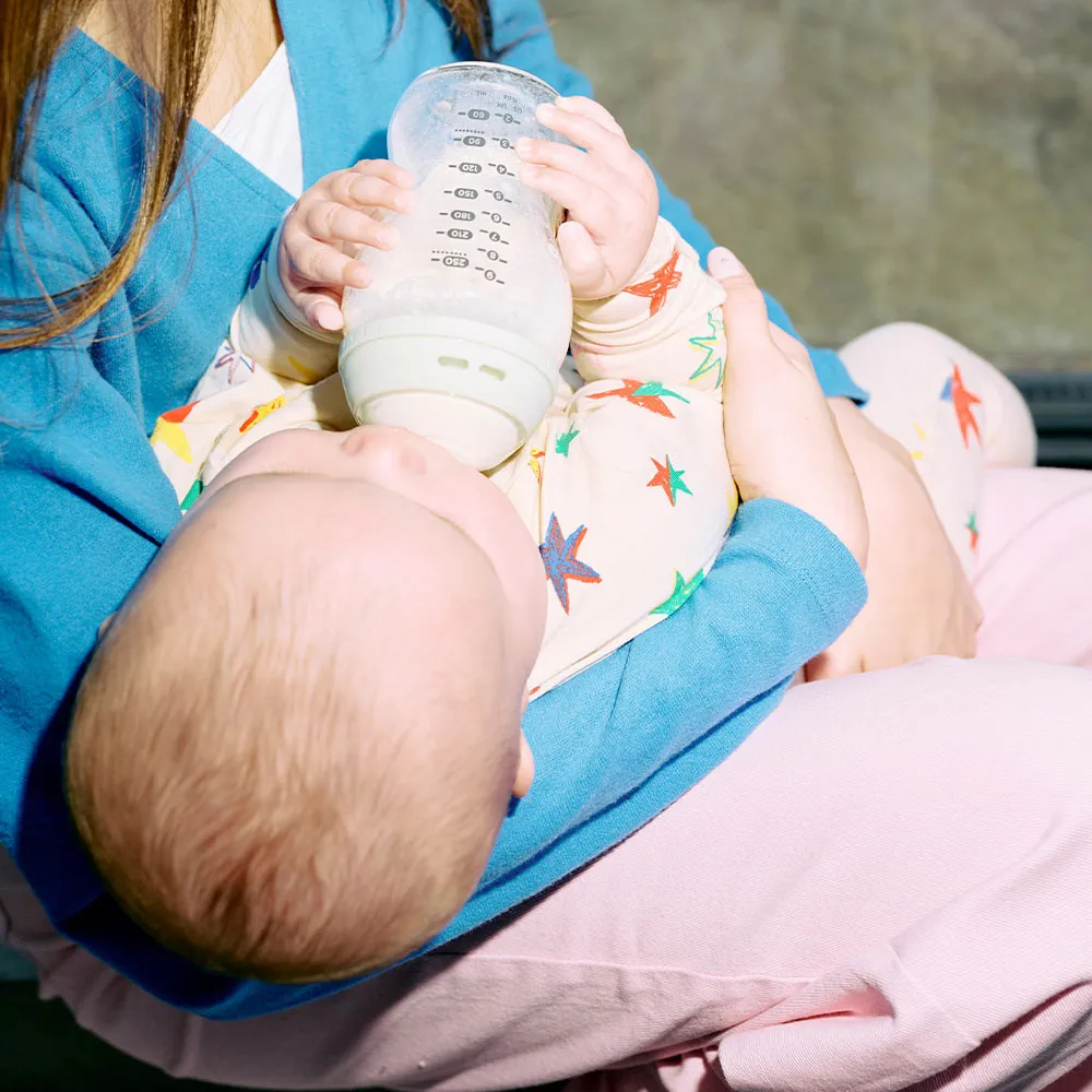 https://www.roshko.bg/media/catalog/product/cache/1/image/9df78eab33525d08d6e5fb8d27136e95/t/o/Tommee Tippee Стъклено шише за хранене Natural Start 250мл.webp