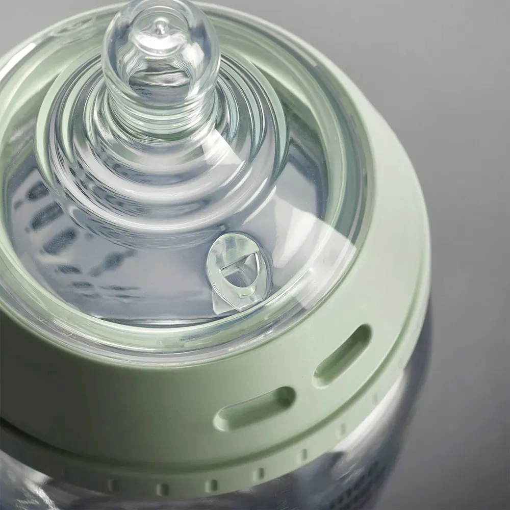 https://www.roshko.bg/media/catalog/product/cache/1/image/9df78eab33525d08d6e5fb8d27136e95/t/o/Tommee Tippee Комплект за новородено стъкло Natural Start.webp