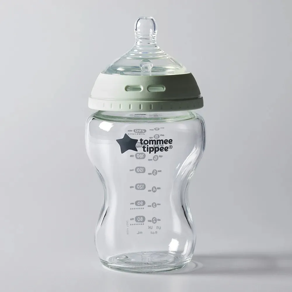 https://www.roshko.bg/media/catalog/product/cache/1/image/9df78eab33525d08d6e5fb8d27136e95/t/o/Tommee Tippee Комплект за новородено стъкло Natural Start.webp