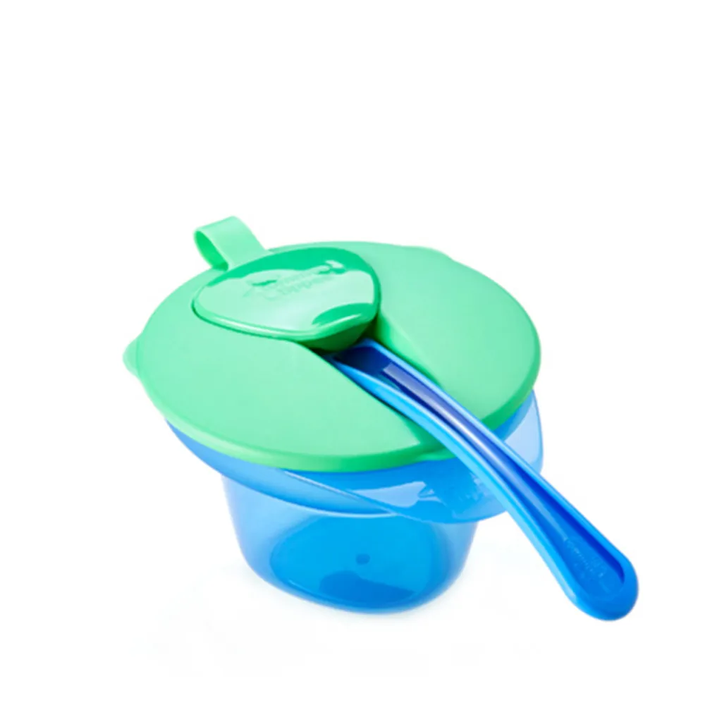 https://www.roshko.bg/media/catalog/product/cache/1/image/9df78eab33525d08d6e5fb8d27136e95/t/t/Tommee Tippee Купа за храна с капак, лъжица, отделение за намачкване и охлаждане 4m+ - за момче.webp