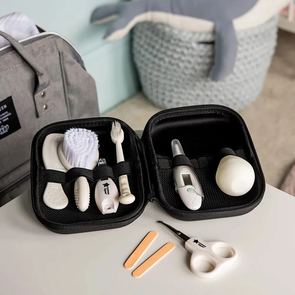 https://www.roshko.bg/media/catalog/product/cache/1/image/9df78eab33525d08d6e5fb8d27136e95/t/t/Tommee Tippee Baby Care Kit Хигиенен комплект.webp