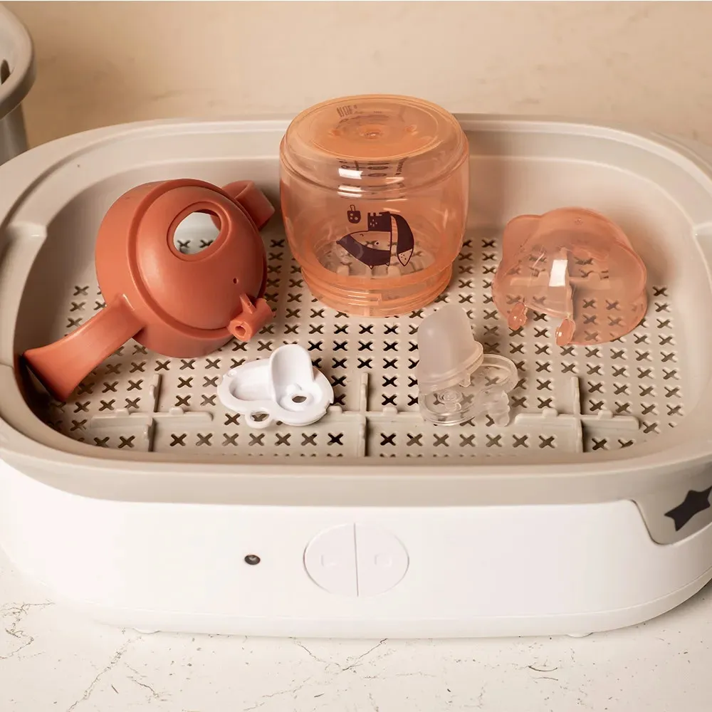https://www.roshko.bg/media/catalog/product/cache/1/image/9df78eab33525d08d6e5fb8d27136e95/t/t/Tommee Tippee Неразливаща се чаша с мек накрайник и дръжки.webp