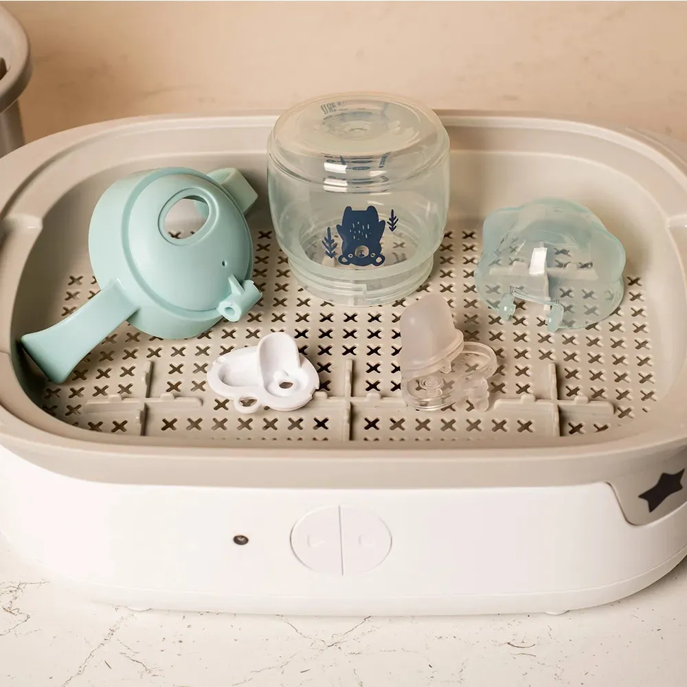 https://www.roshko.bg/media/catalog/product/cache/1/image/9df78eab33525d08d6e5fb8d27136e95/t/t/Tommee Tippee Неразливаща се чаша с мек накрайник и дръжки SoftSpout.webp