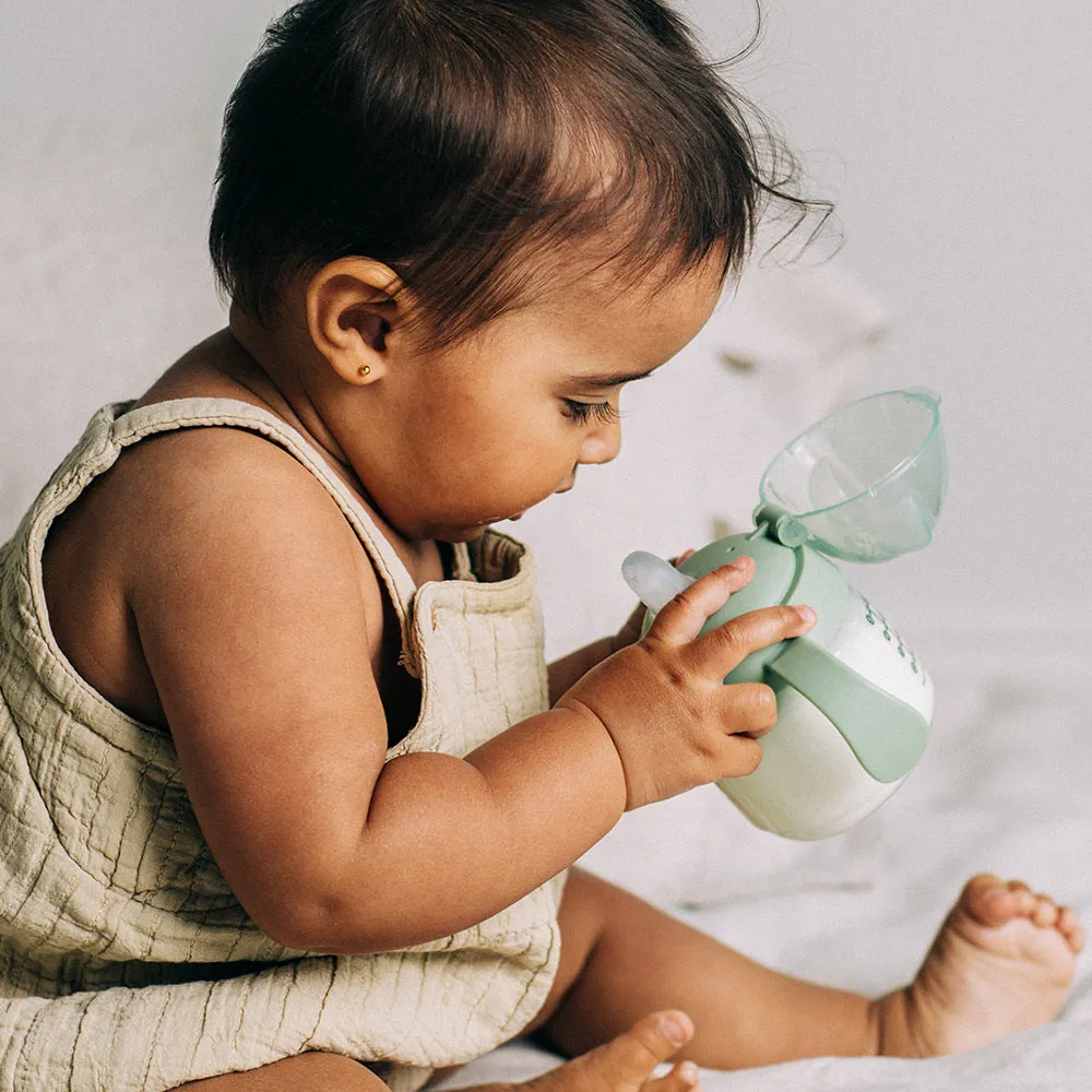 https://www.roshko.bg/media/catalog/product/cache/1/image/9df78eab33525d08d6e5fb8d27136e95/t/t/Tommee Tippee Неразливаща се чаша с мек накрайник и дръжки SoftSpout.webp