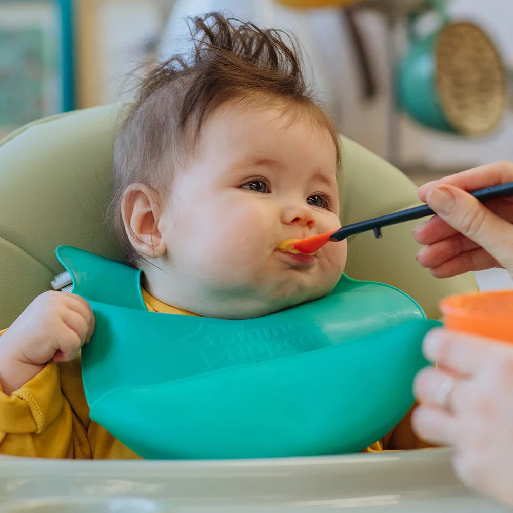 https://www.roshko.bg/media/catalog/product/cache/1/image/9df78eab33525d08d6e5fb8d27136e95/t/t/Tommee Tippee Мек силиконов лигавник Roll n Go, тюркоаз.webp