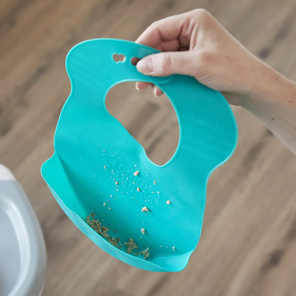 https://www.roshko.bg/media/catalog/product/cache/1/image/9df78eab33525d08d6e5fb8d27136e95/t/t/Tommee Tippee Мек силиконов лигавник Roll n Go, тюркоаз.webp