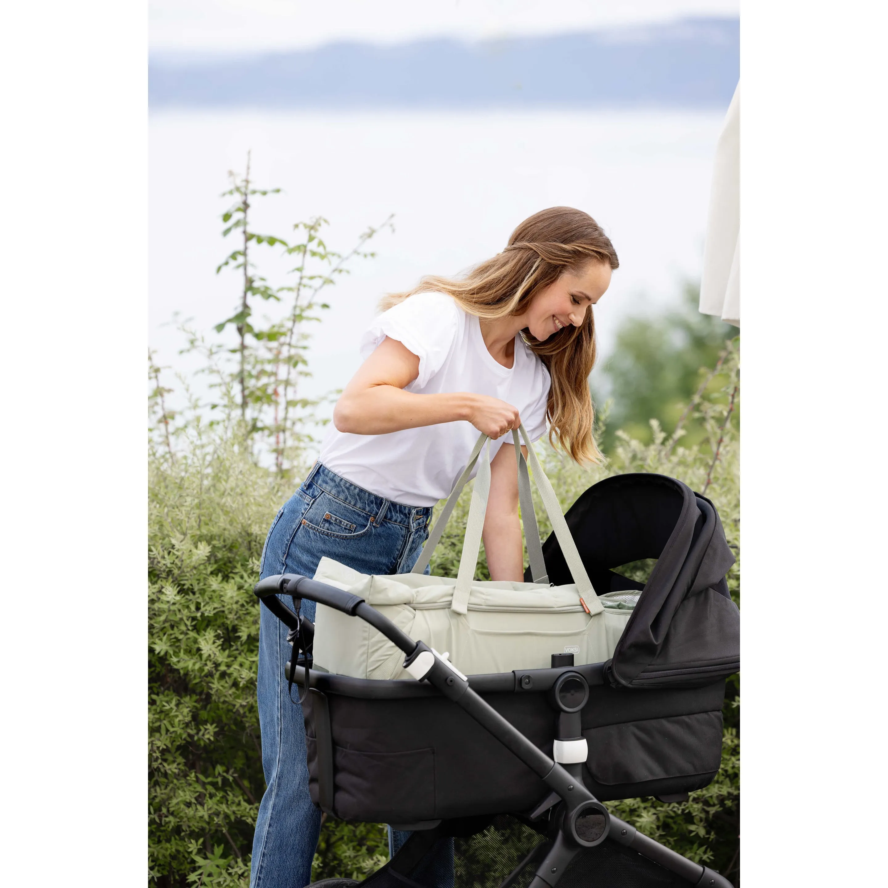 https://www.roshko.bg/media/catalog/product/cache/1/image/9df78eab33525d08d6e5fb8d27136e95/v/o/kosh za novorodeno voksy carry me grey 7.webp