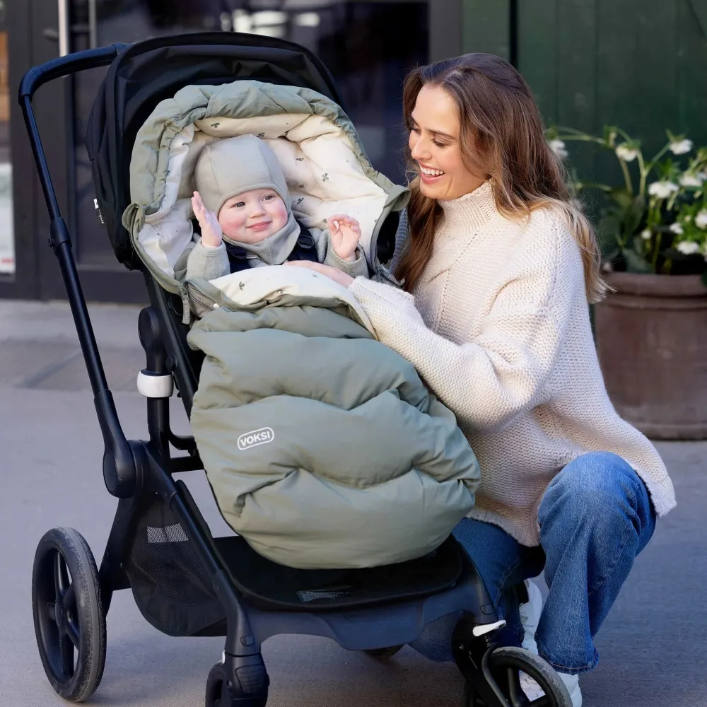 https://www.roshko.bg/media/catalog/product/cache/1/image/9df78eab33525d08d6e5fb8d27136e95/v/o/ чувалче за количка и столче за кола в едно Voksi® Explorer.webp