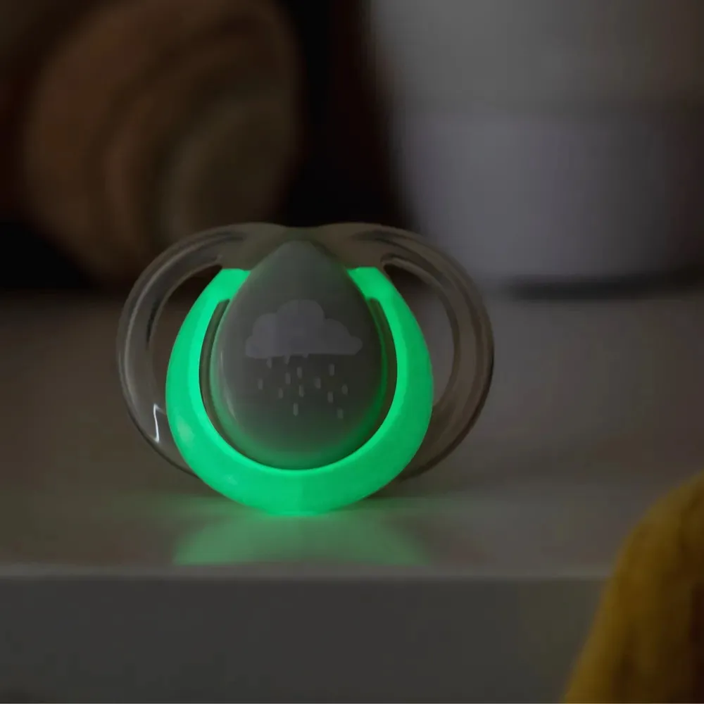 https://www.roshko.bg/media/catalog/product/cache/1/image/9df78eab33525d08d6e5fb8d27136e95/z/a/Tommee Tippee Ортодонтични залъгалки Night Time, 2 броя.webp