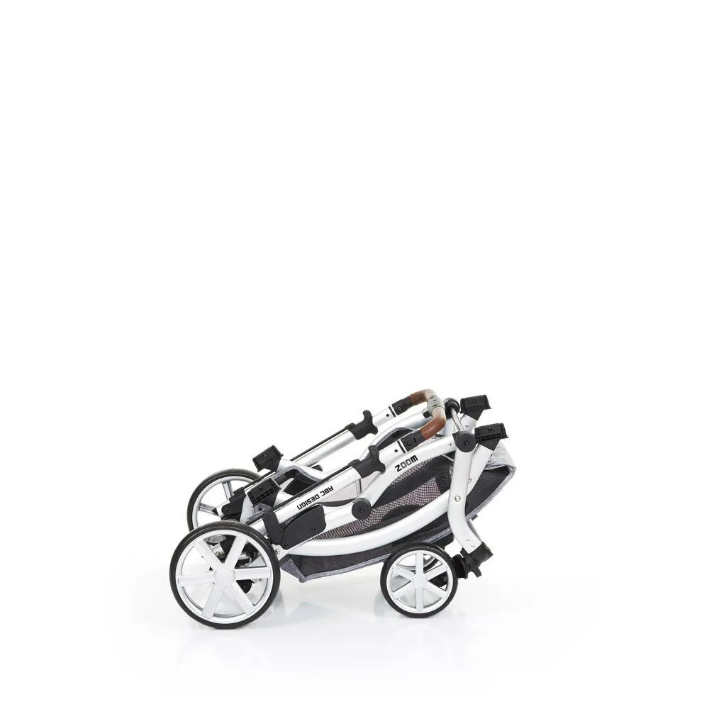 https://www.roshko.bg/media/catalog/product/cache/1/image/9df78eab33525d08d6e5fb8d27136e95/z/o/ABC Design количка за близнаци ZOOM graphite grey 2017.webp
