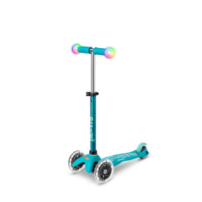 detska-trotinetka-sveteshto-kormilo-mini-micro-deluxe-led-aqua