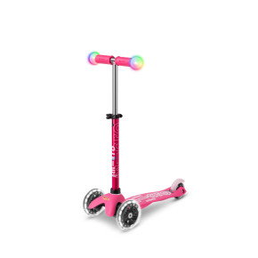 detska-trotinetka-sveteshto-kormilo-mini-micro-deluxe-led-pink